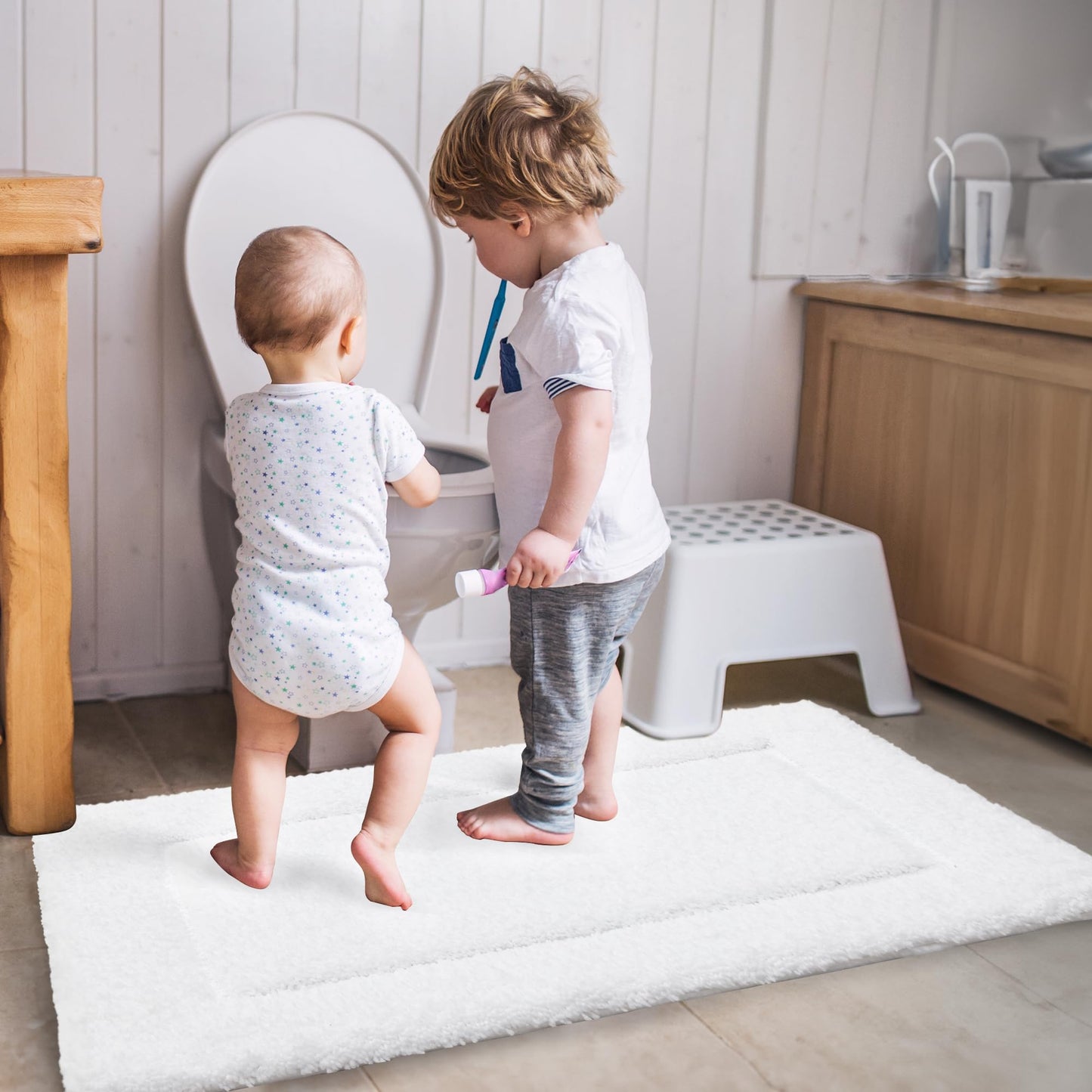 Quick Dry Plush Bathroom Rug, 24x17 Inch, White