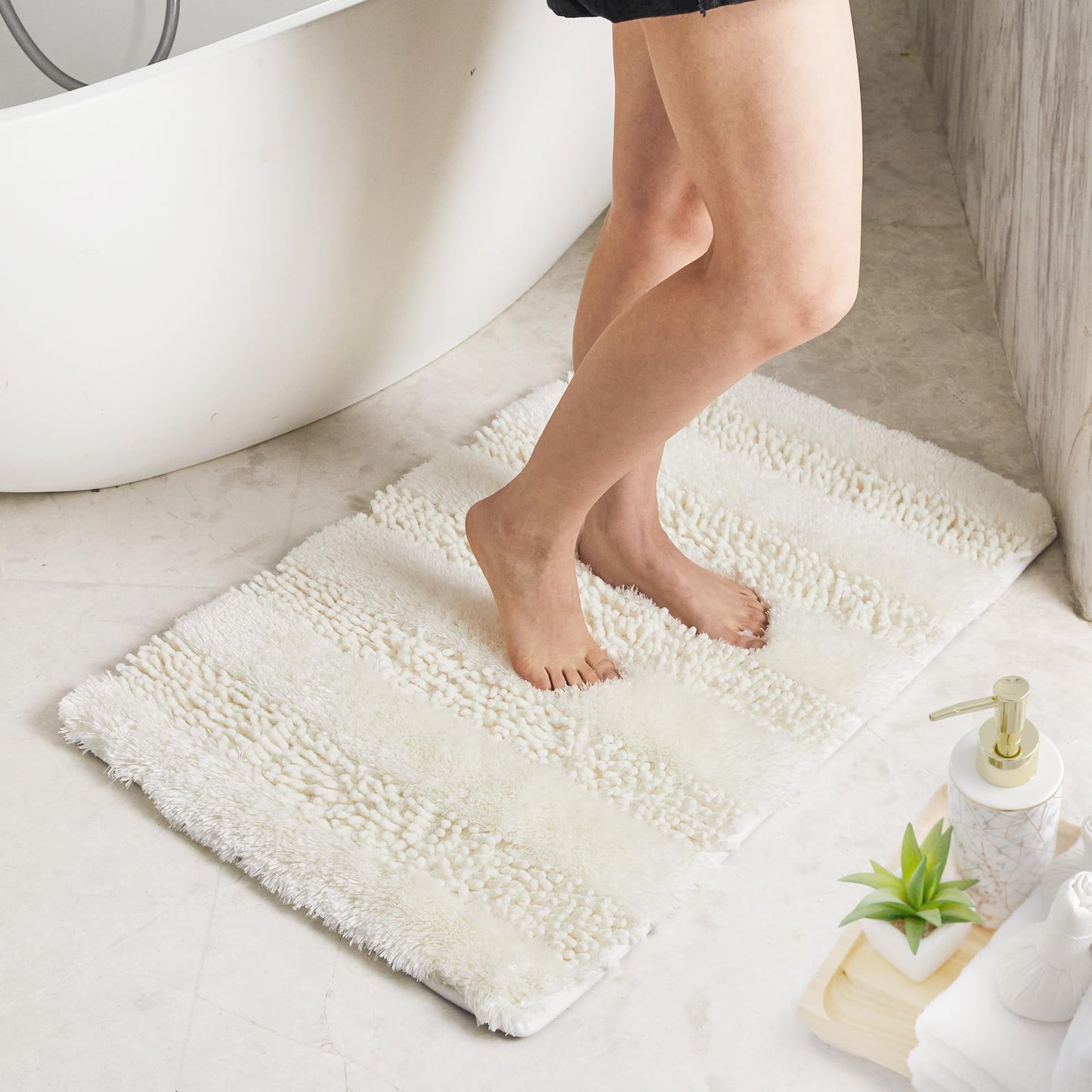 Quick Dry Plush Bathroom Rug, 24x17 Inch, White